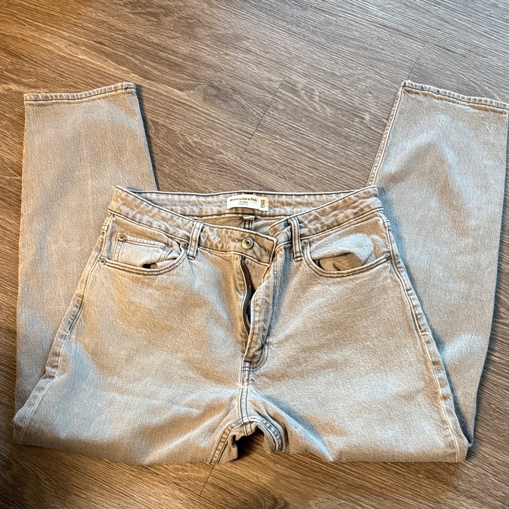 Abercrombie & Fitch the mom high rise. Size 10/30. Light gray wash jeans